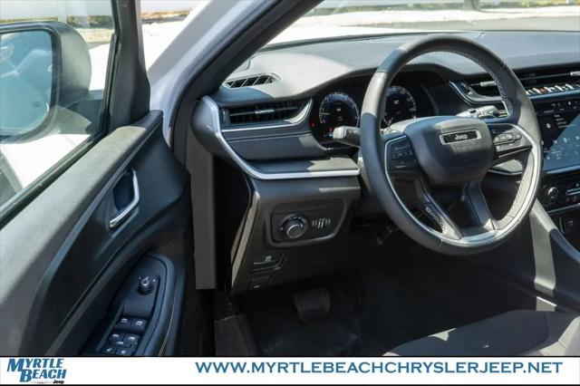 2024 Jeep Grand Cherokee L Laredo 4x2