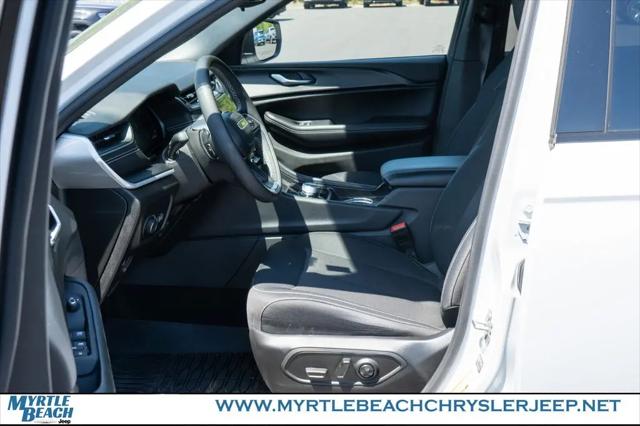 2024 Jeep Grand Cherokee L Laredo 4x2