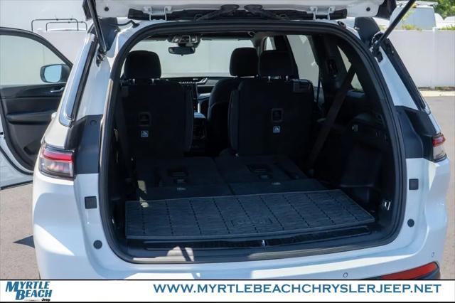 2024 Jeep Grand Cherokee L Laredo 4x2