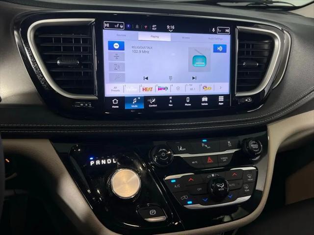 2024 Chrysler Pacifica Hybrid Select