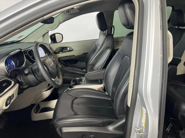 2024 Chrysler Pacifica Hybrid Select