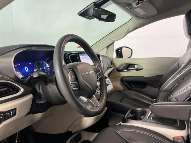 2024 Chrysler Pacifica Hybrid Select