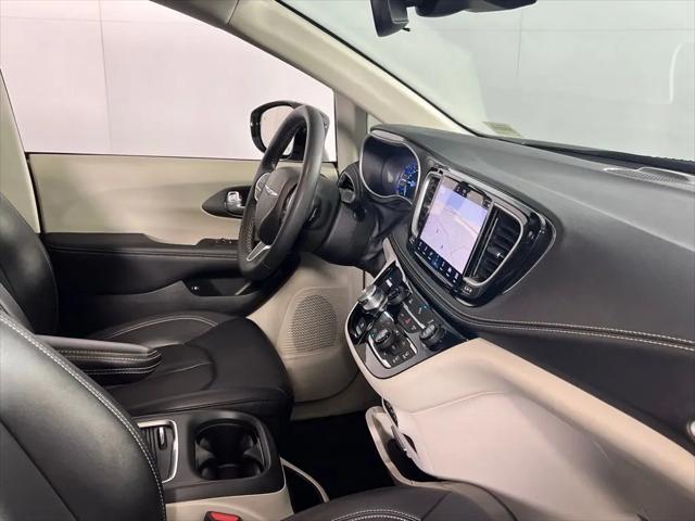 2024 Chrysler Pacifica Hybrid Select