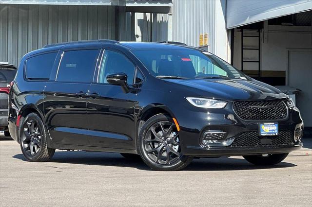 2026 Chrysler Pacifica Pacifica Select