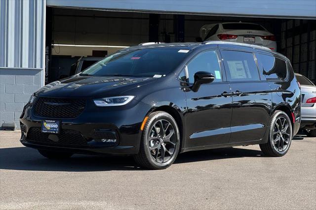2026 Chrysler Pacifica Pacifica Select