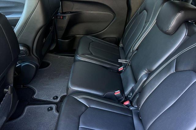 2026 Chrysler Pacifica Pacifica Select