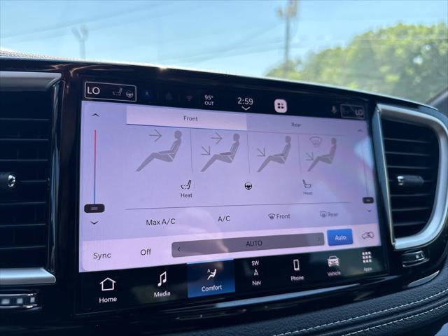 2027 Chrysler Pacifica Select