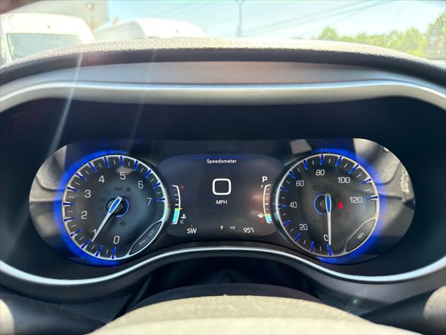 2027 Chrysler Pacifica Select