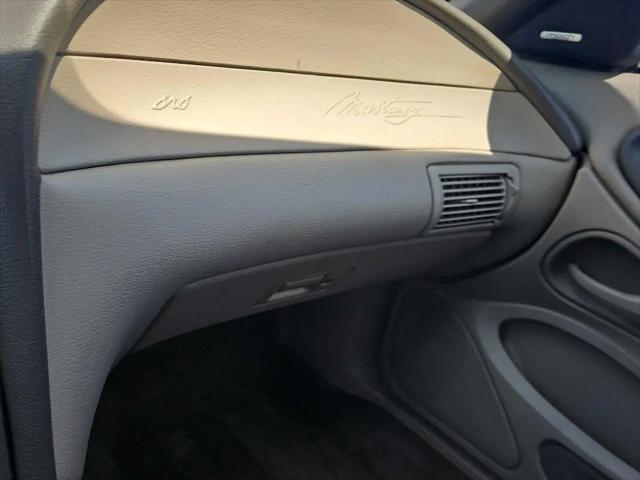 2002 Ford Mustang Deluxe