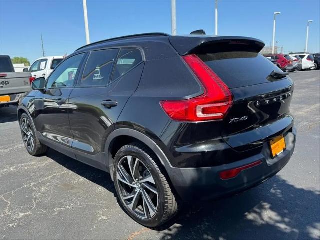 2022 Volvo XC40 T5 R-Design