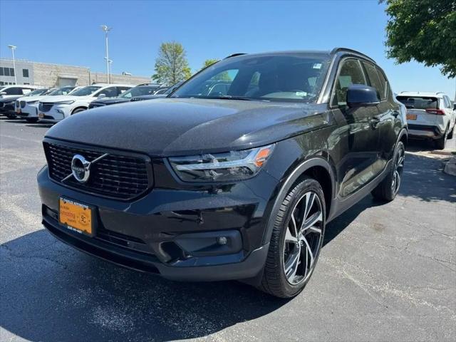 2022 Volvo XC40 T5 R-Design