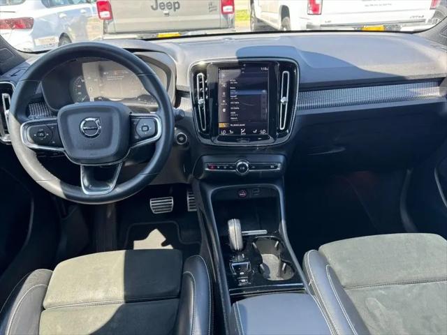 2022 Volvo XC40 T5 R-Design