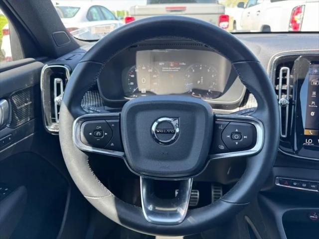 2022 Volvo XC40 T5 R-Design