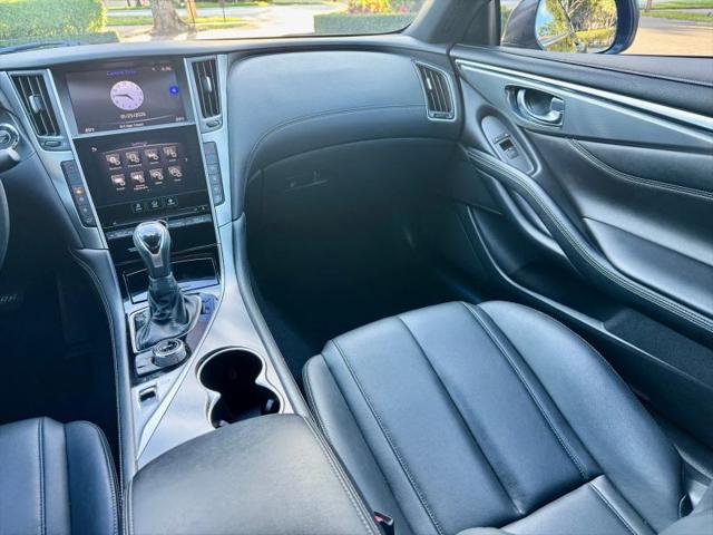 2017 INFINITI Q60 2.0t