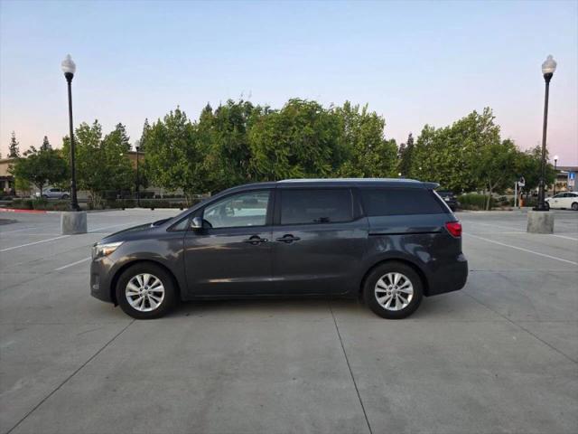 2017 Kia Sedona LX
