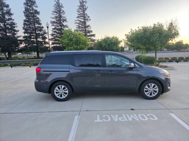 2017 Kia Sedona LX
