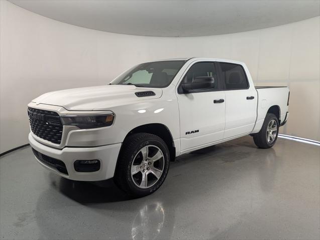2026 RAM 1500 RAM 1500 EXPRESS CREW CAB 4X2 57 BOX