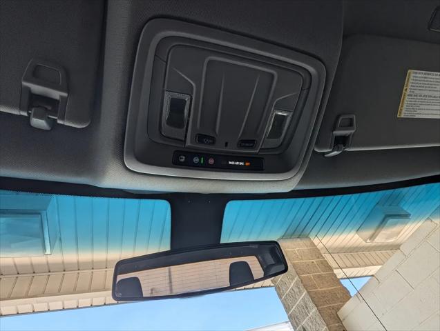 2021 Chevrolet Silverado 1500 2WD Crew Cab Short Bed Custom