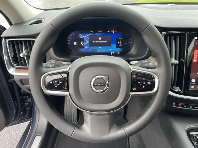 2025 Volvo S60 T8 Plus