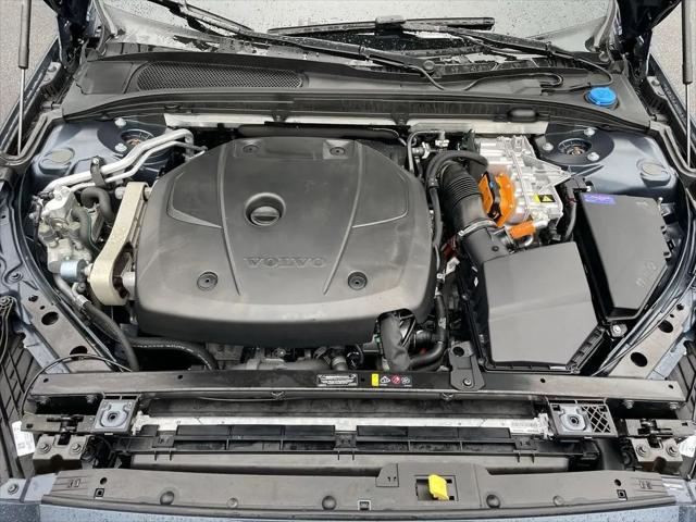 2025 Volvo S60 T8 Plus