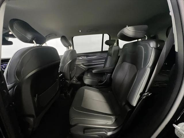 2023 Jeep Grand Cherokee L Laredo 4x4