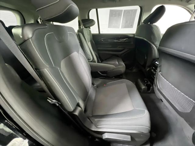 2023 Jeep Grand Cherokee L Laredo 4x4