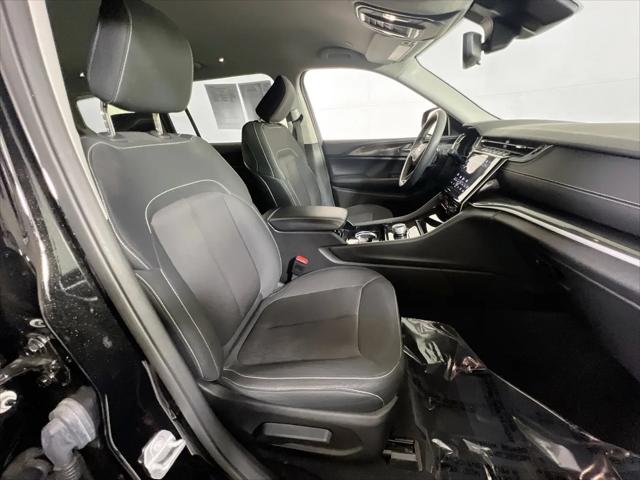 2023 Jeep Grand Cherokee L Laredo 4x4