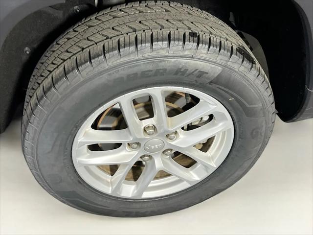 2023 Jeep Grand Cherokee L Laredo 4x4