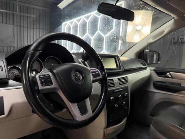 2012 Volkswagen Routan SE