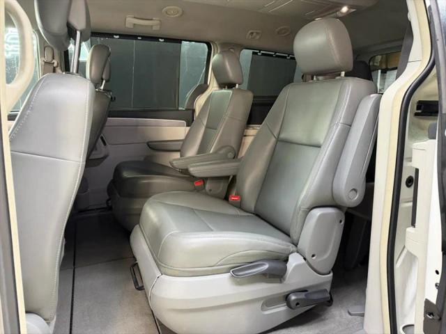 2012 Volkswagen Routan SE