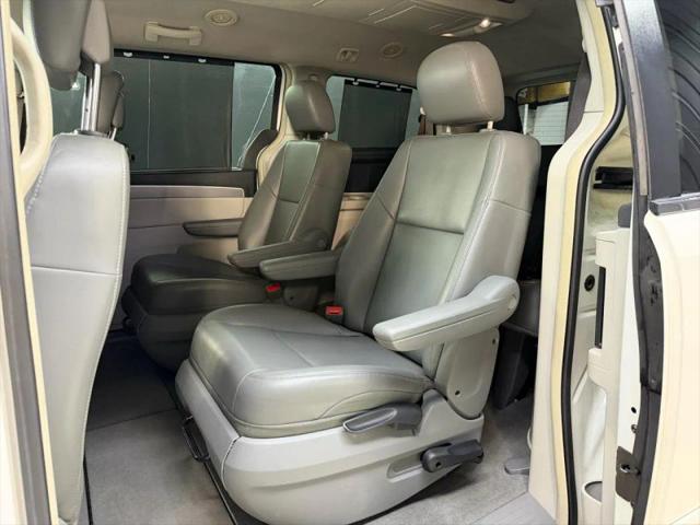 2012 Volkswagen Routan SE