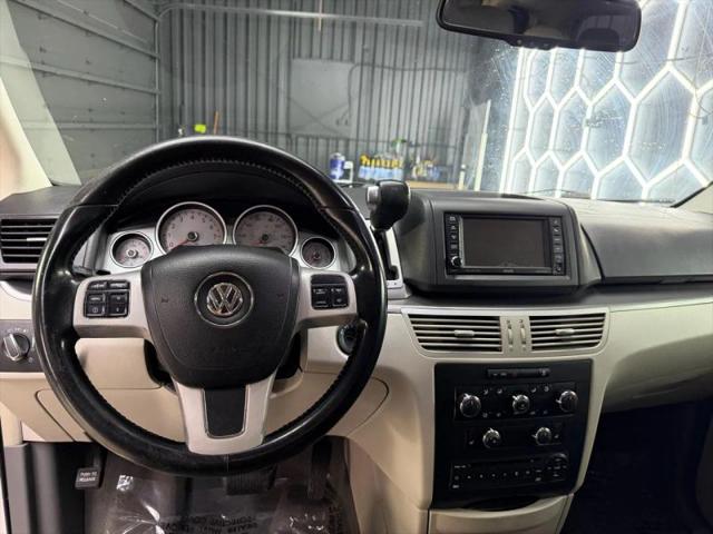 2012 Volkswagen Routan SE