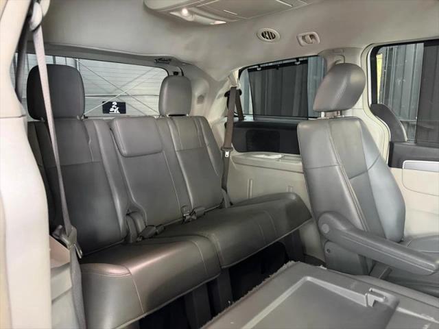 2012 Volkswagen Routan SE
