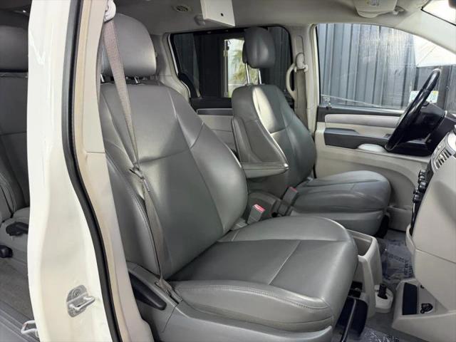 2012 Volkswagen Routan SE
