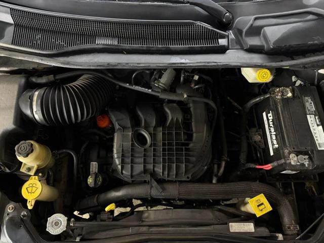 2012 Volkswagen Routan SE