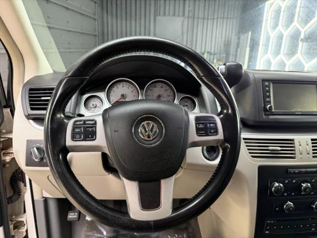 2012 Volkswagen Routan SE