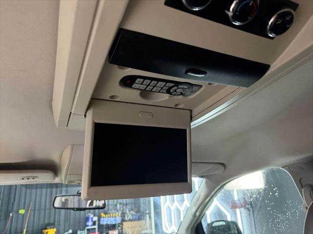 2012 Volkswagen Routan SE