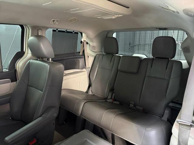 2012 Volkswagen Routan SE