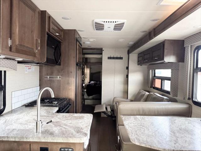 2019 Ford E-450 Cutaway Base