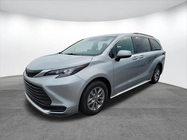 2025 Toyota Sienna LE
