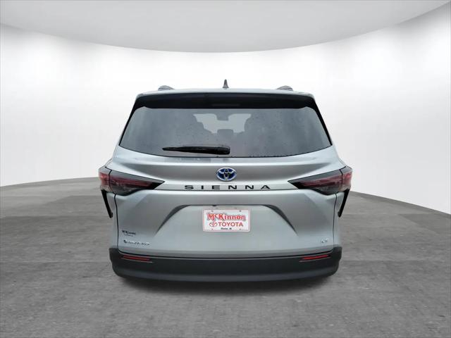 2025 Toyota Sienna LE