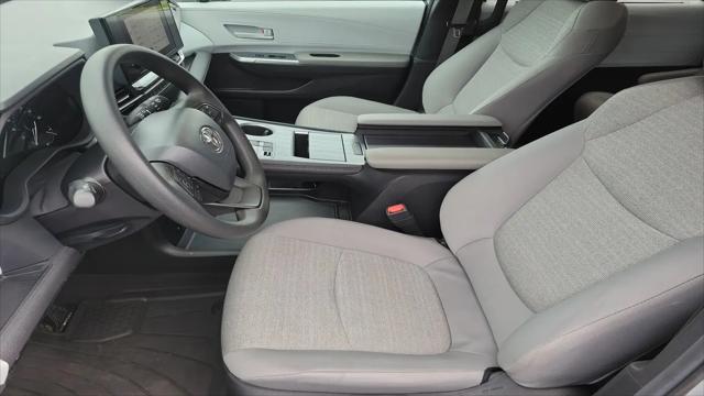 2025 Toyota Sienna LE
