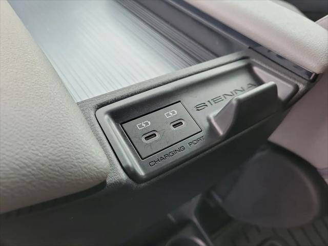 2025 Toyota Sienna LE