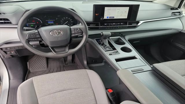 2025 Toyota Sienna LE