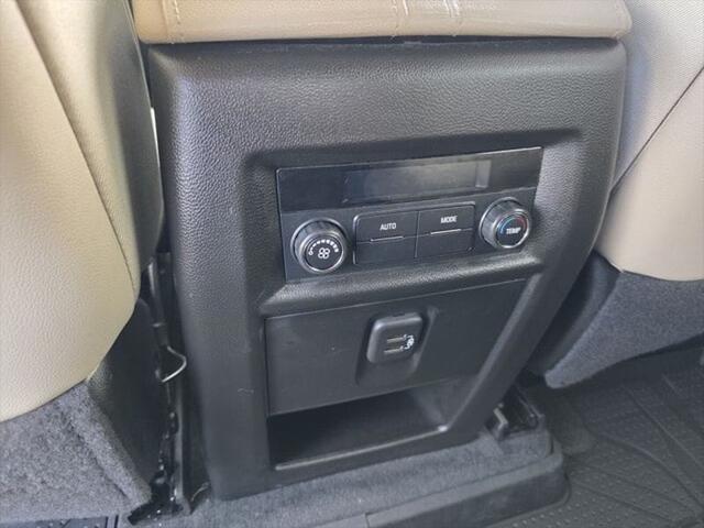 2023 Chevrolet Traverse AWD LT Leather