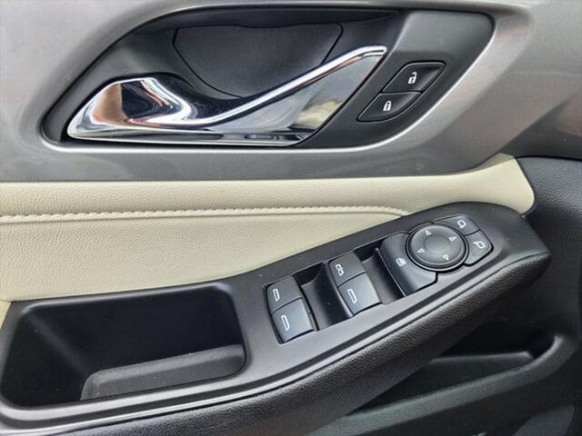 2023 Chevrolet Traverse AWD LT Leather