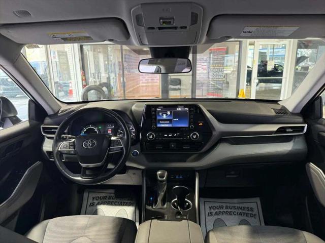 2022 Toyota Highlander Hybrid LE