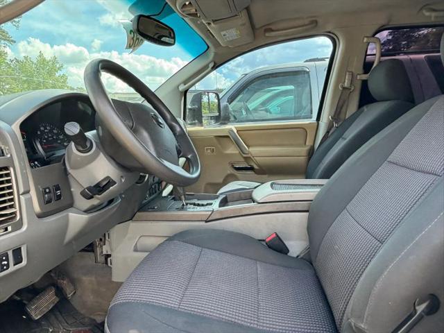 2004 Nissan Titan LE