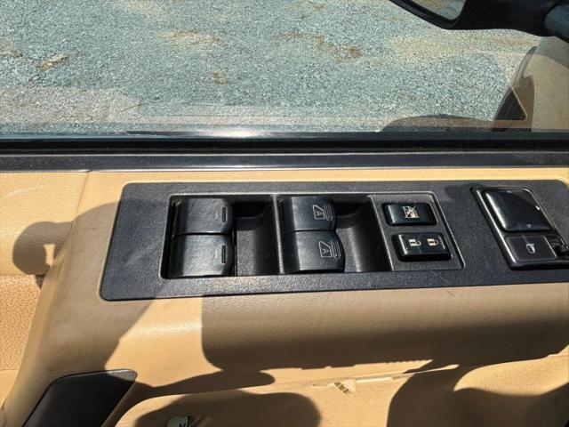 2004 Nissan Titan LE