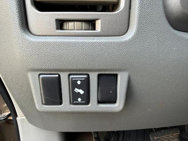 2004 Nissan Titan LE